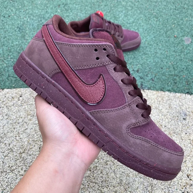 Sb Dunk Low Premium City Of Love Collection - Burgundy Crush