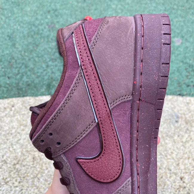 Sb Dunk Low Premium City Of Love Collection - Burgundy Crush