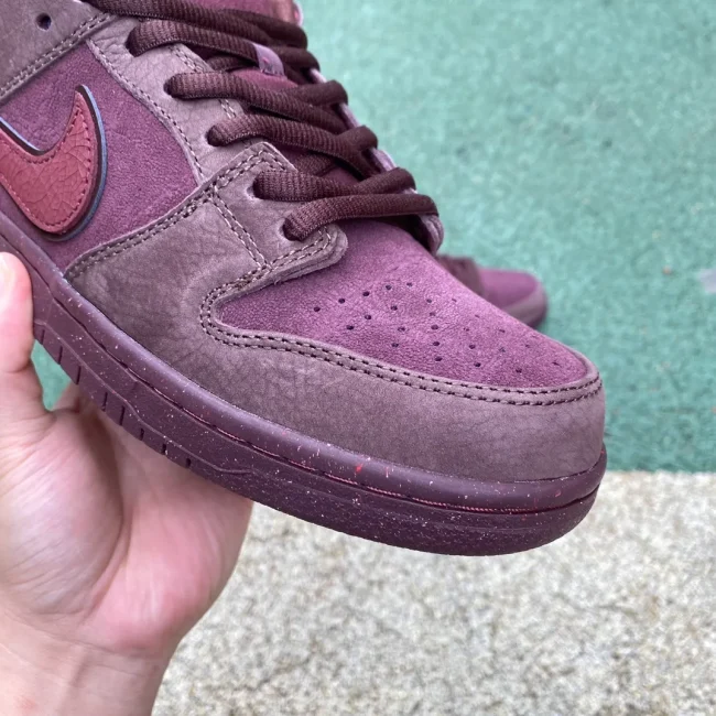 Sb Dunk Low Premium City Of Love Collection - Burgundy Crush