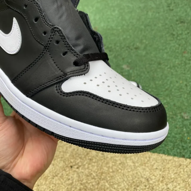 AJ 1 Retro High Og Black White 2.0