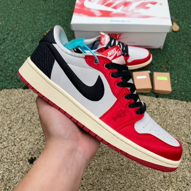 Trophy Room X AJ 1 Retro Low Og Sp Rookie Card - Away