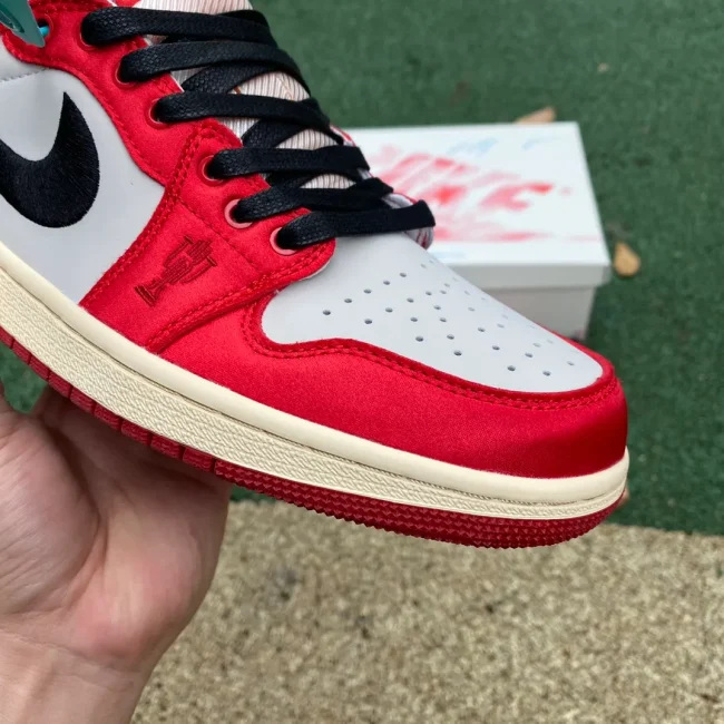 Trophy Room X AJ 1 Retro Low Og Sp Rookie Card - Away