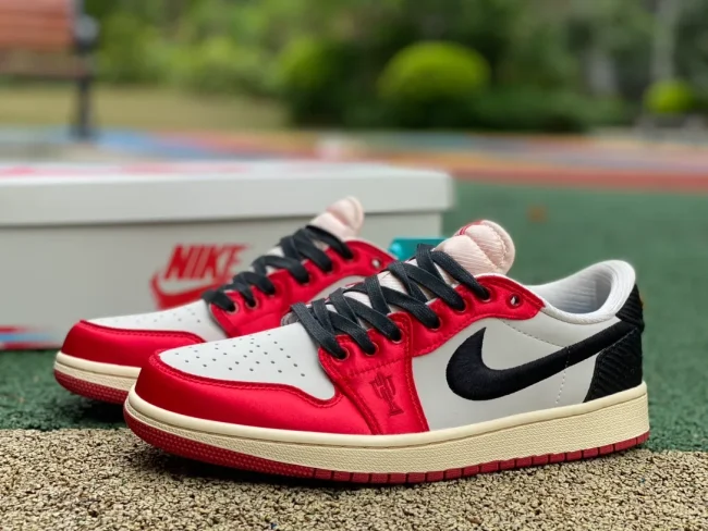 Trophy Room X AJ 1 Retro Low Og Sp Rookie Card - Away