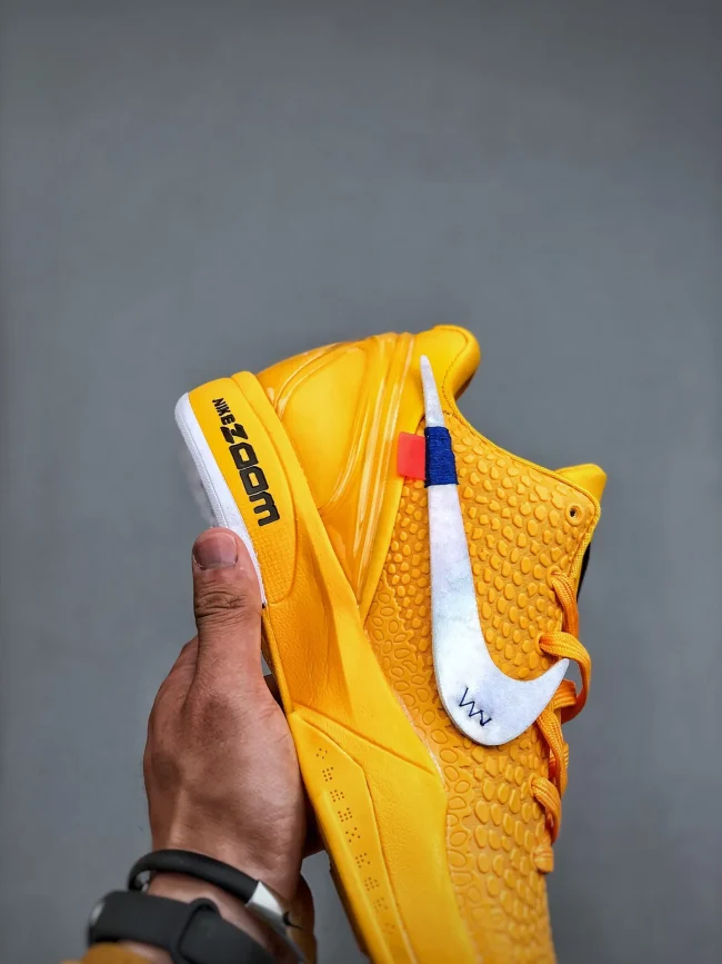 Ow X Zoom Kobe 6 University Gold